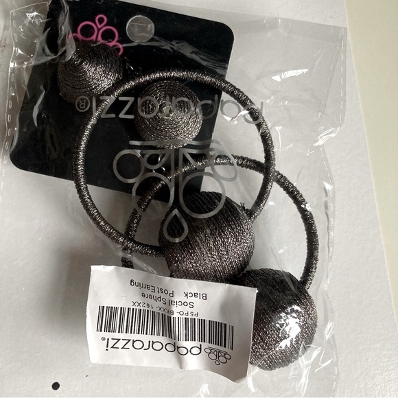 NWT Gunmetal Gray Dangle Hoop Earrings - Picture 3 of 9